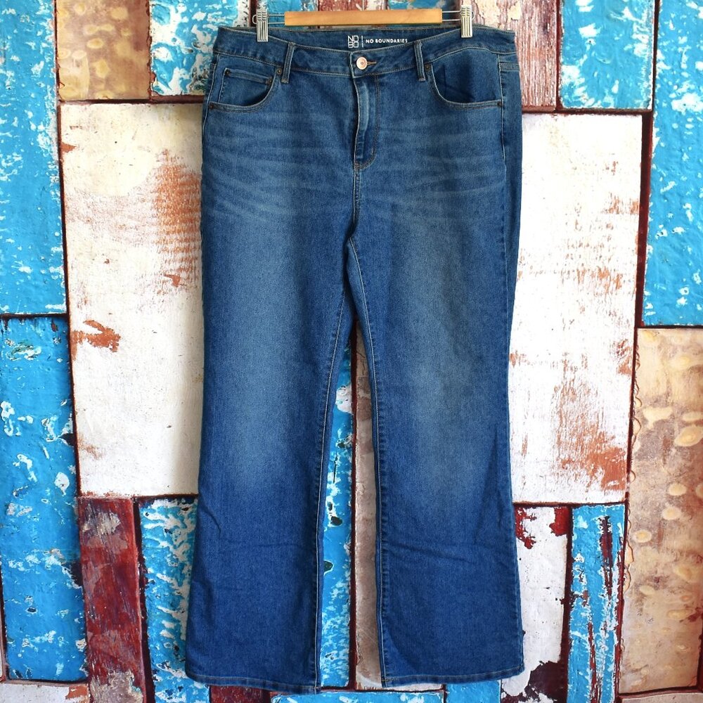 Women's No Boundaries Jeans BootCut Belted SIZE 19 Medium Wash